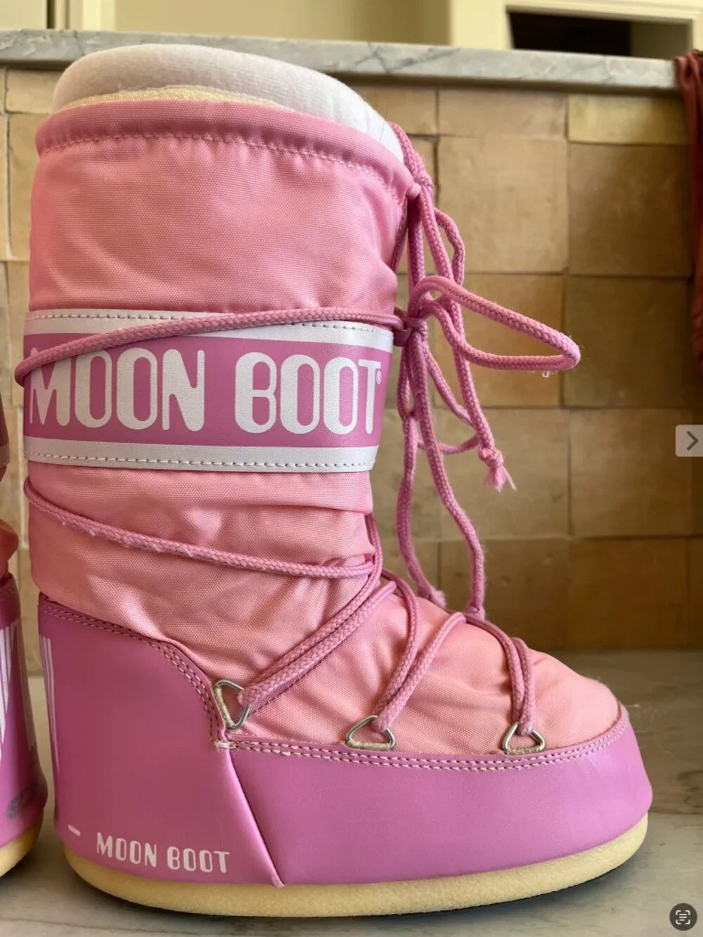 Moon Boot used twice